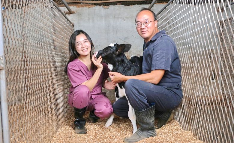 曾仁瀚與傅芊純夫妻同心，寫下專業牧場的獨特故事。(上下游)