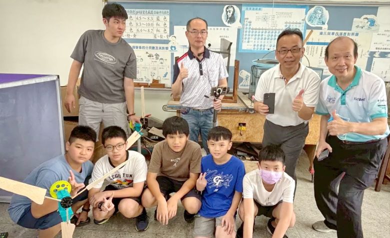 KidWind風力能源工作坊首度登場東石國中　26名學童動手做風車(公民新聞)
