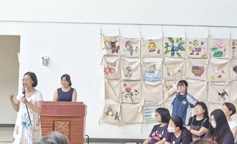 策展人陳箐繡教授致詞。(公民新聞)