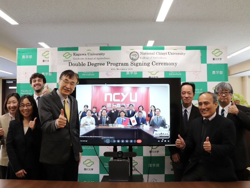 Group photo of faculty members from the Faculty of Agriculture at Kagawa University and the College of Agriculture at NCYU attending the signing ceremony.