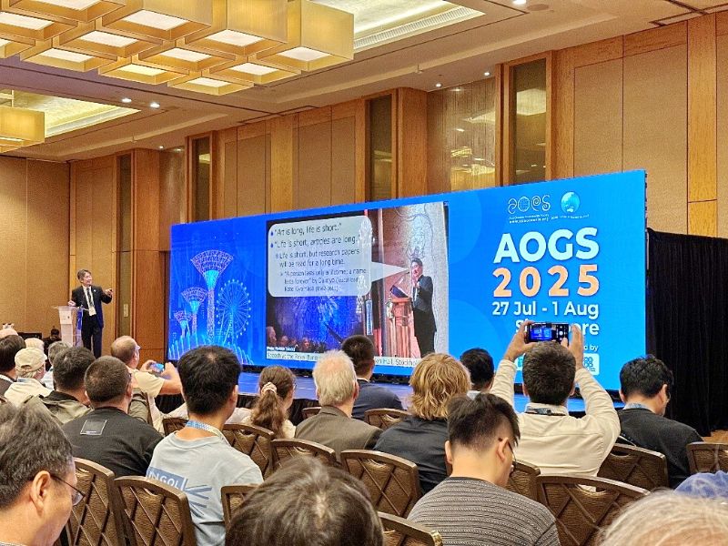 圖:土木與水資源工程學系林軒宇助理教授在AOGS_2025國際研討會中獲得「人生短暫,但論文長存」的啟發,激起不放棄投稿的念頭。(照片由研發處提供)