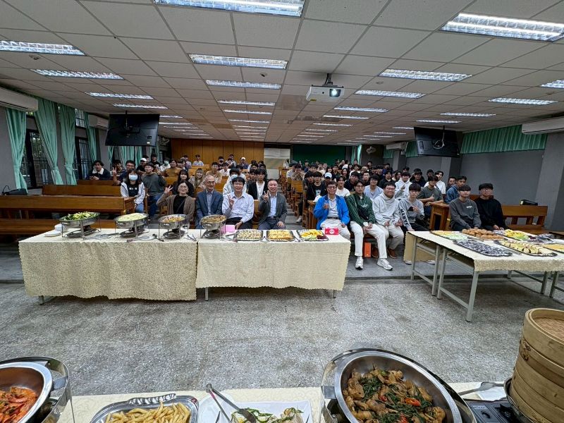 嘉義大學校慶機械系辦理114年度系友回娘家職涯座談會共有1百多位系友及師生共襄盛舉，活動圓滿成功!