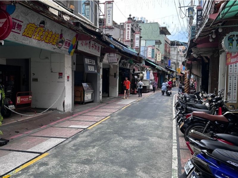 新莊老街百年糕餅店門可羅雀