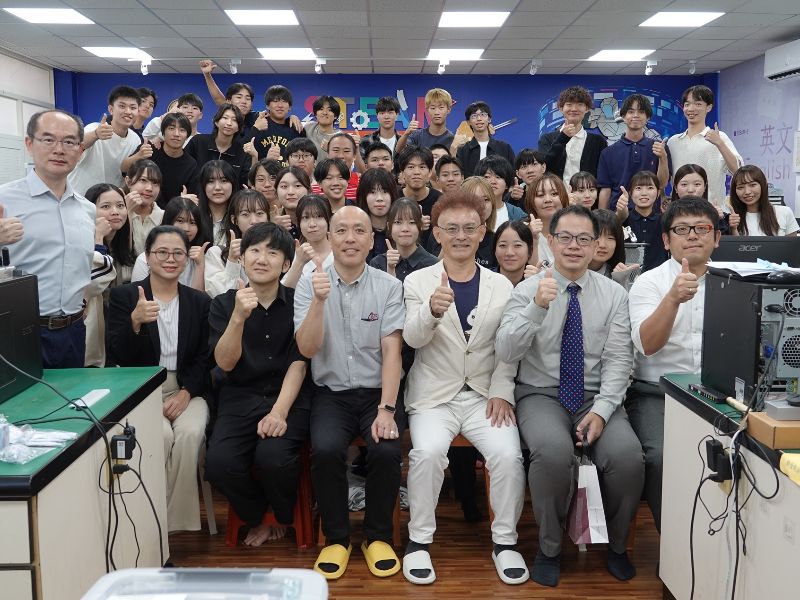 嘉大師長與訪團合影。