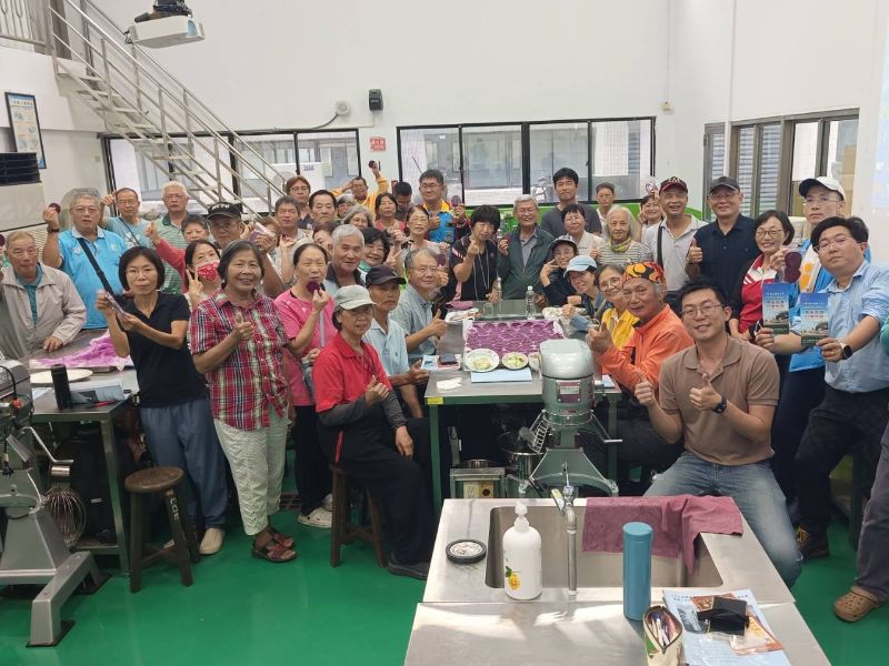 全體學員上完農務e把抓合照