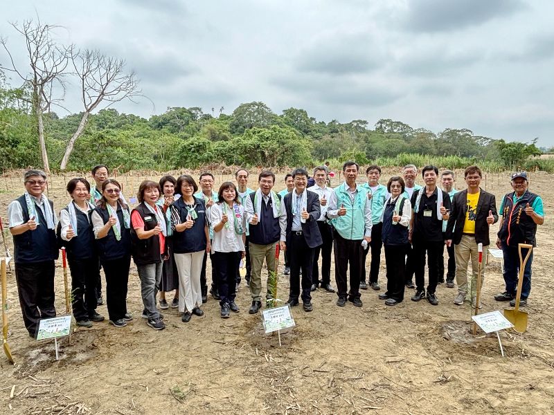 響應綠化  中華郵政攜手林保署嘉義分署、嘉大共同植樹