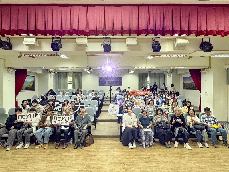 圖：Iuliana副教授與嘉大視藝系師生在講座《永不枯竭的禮物-透過超越人類的能動性重新定義藝術與自然》合影。（照片由張瀞予助理教授提供）