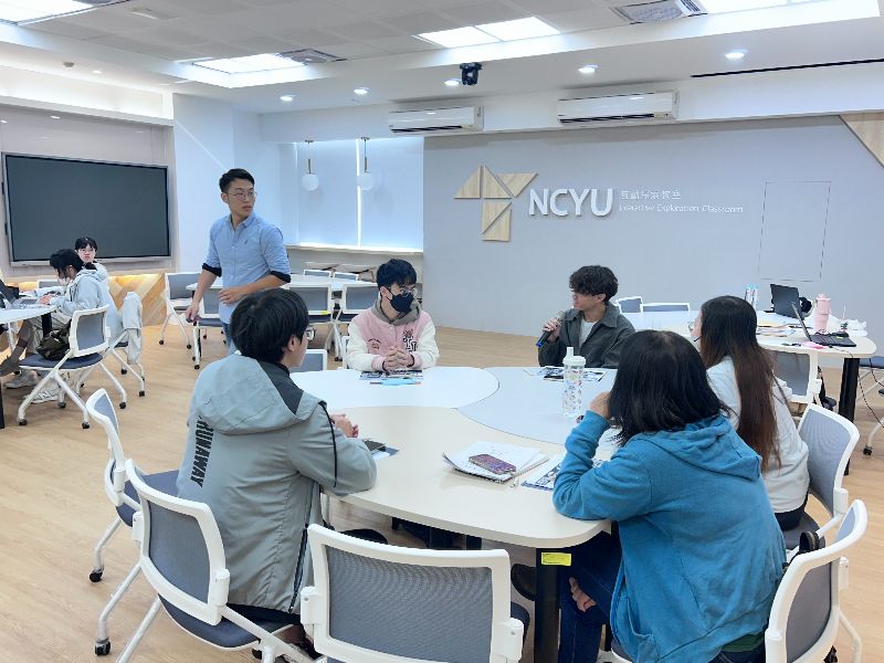 嘉大「互動探索教室」透過分組協作模式，激盪跨專業領域之創新思維。