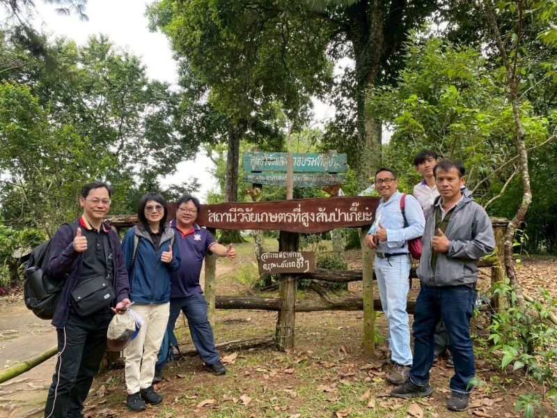 Photo 1: NCYU Low-Carbon Agriculture Cooperation Team and staff from the Department of Highland Agriculture, Faculty of Agriculture, Chiang Mai University.
