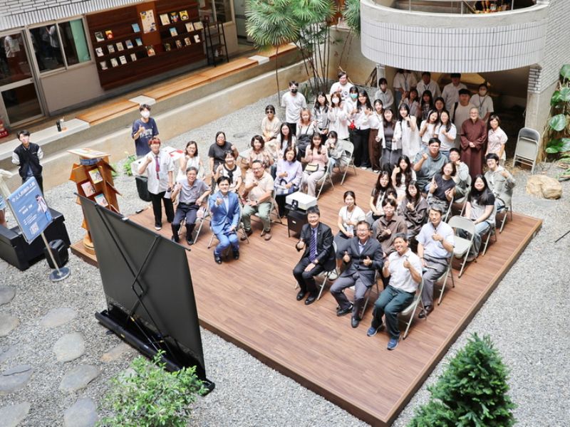 《群文・初嶼》嘉大中文系首屆畢業展  展現跨域創作能量