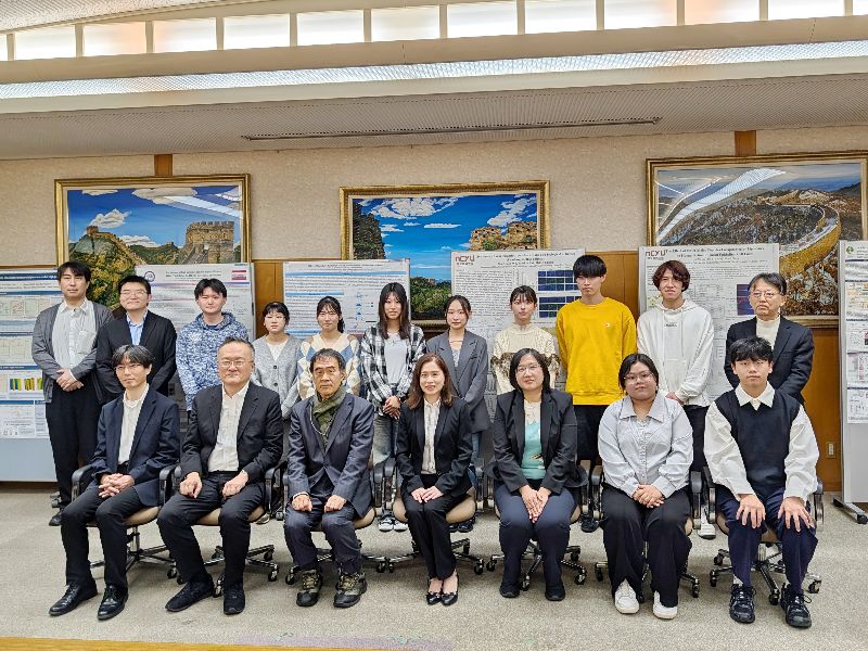 圖：嘉義大學生命科學院師生（前排右1至右4）與德島大學生物資源產業學院師生（前排左2為本次國際交流主辦者Kei Yamamoto教授）學術交流合影。（照片由劉怡文教授提供）