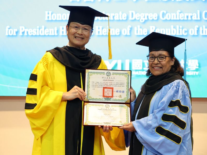 Photo 1: NCYU President Han-Chien Lin (left) conferred the Honorary Doctorate in Education upon H.E. Hilda Cathy Heine.