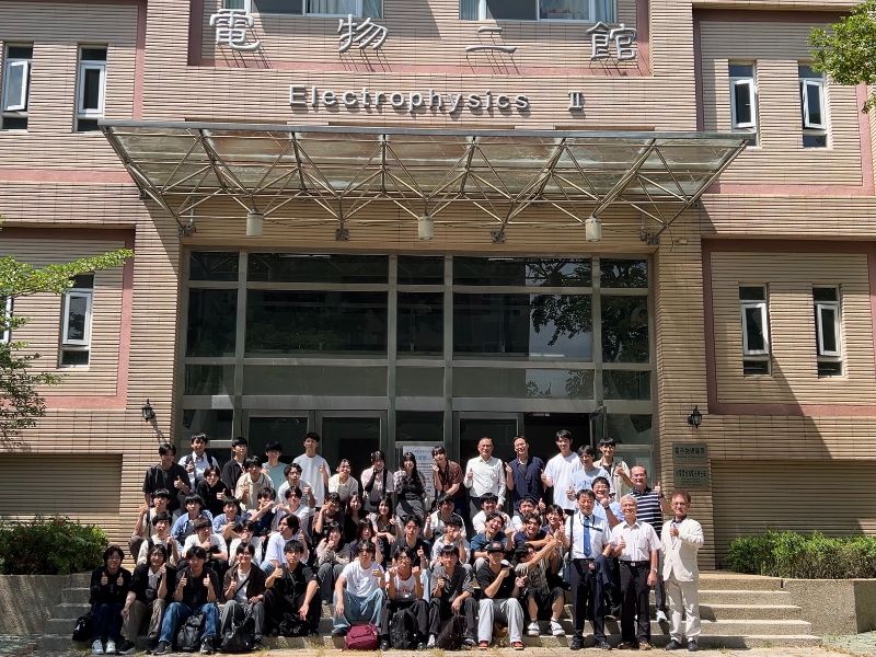 嘉義大學理工學院師生與日本石川工業高等專門學校師生合影。（照片由蘇炯武教授提供）