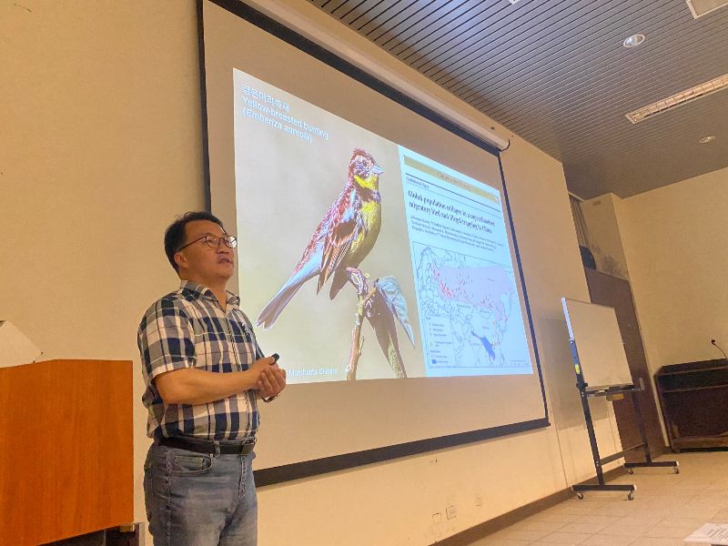 韓國首爾大學猛禽研究領域專家Dr. Choi 專題演講。(照片由蔡若詩老師提供)
