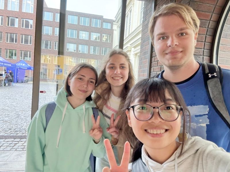 圖：嘉大外語系學生與馬薩里克大學學生交流互動，展現跨文化學習成果。（照片由外語系提供）