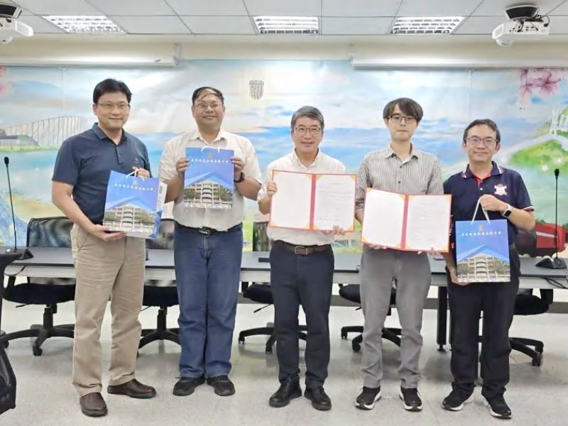 嘉義縣立永慶高中與嘉義大學資工系締結合作夥伴關係,將推動人工智慧與程式設計教育,共同培育AI科技人才。圖/郭春松提供