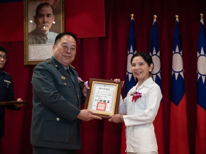 嘉大管理學院EMBA校友吳雪紅 榮獲第35屆醫療奉獻獎