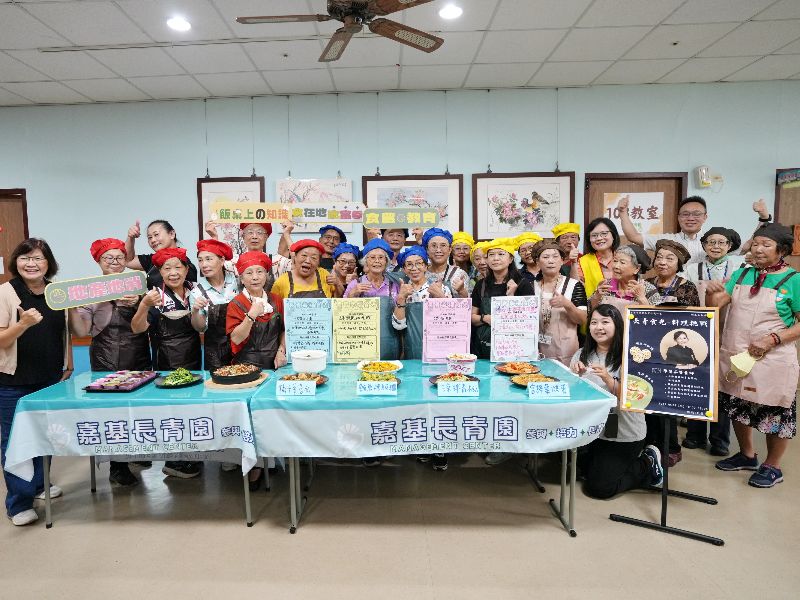 圖:長青園長者全程參與食物旅程,促進營養攝取與社交互動,進而提升生活品質與幸福感。(照片由蕭至惠教授提供)