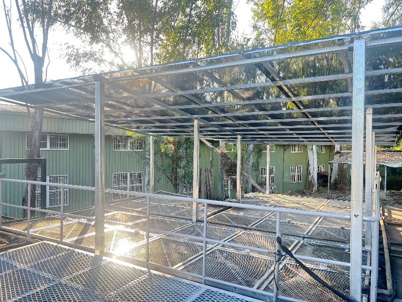 圖：動物試驗場污水處理設施增加安全及環保措施。（照片由環安中心提供）