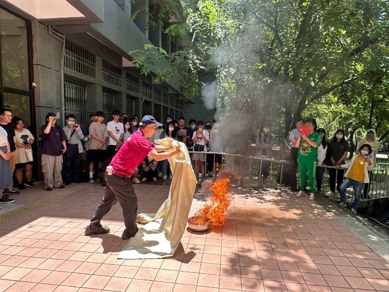 防火毯滅火演練