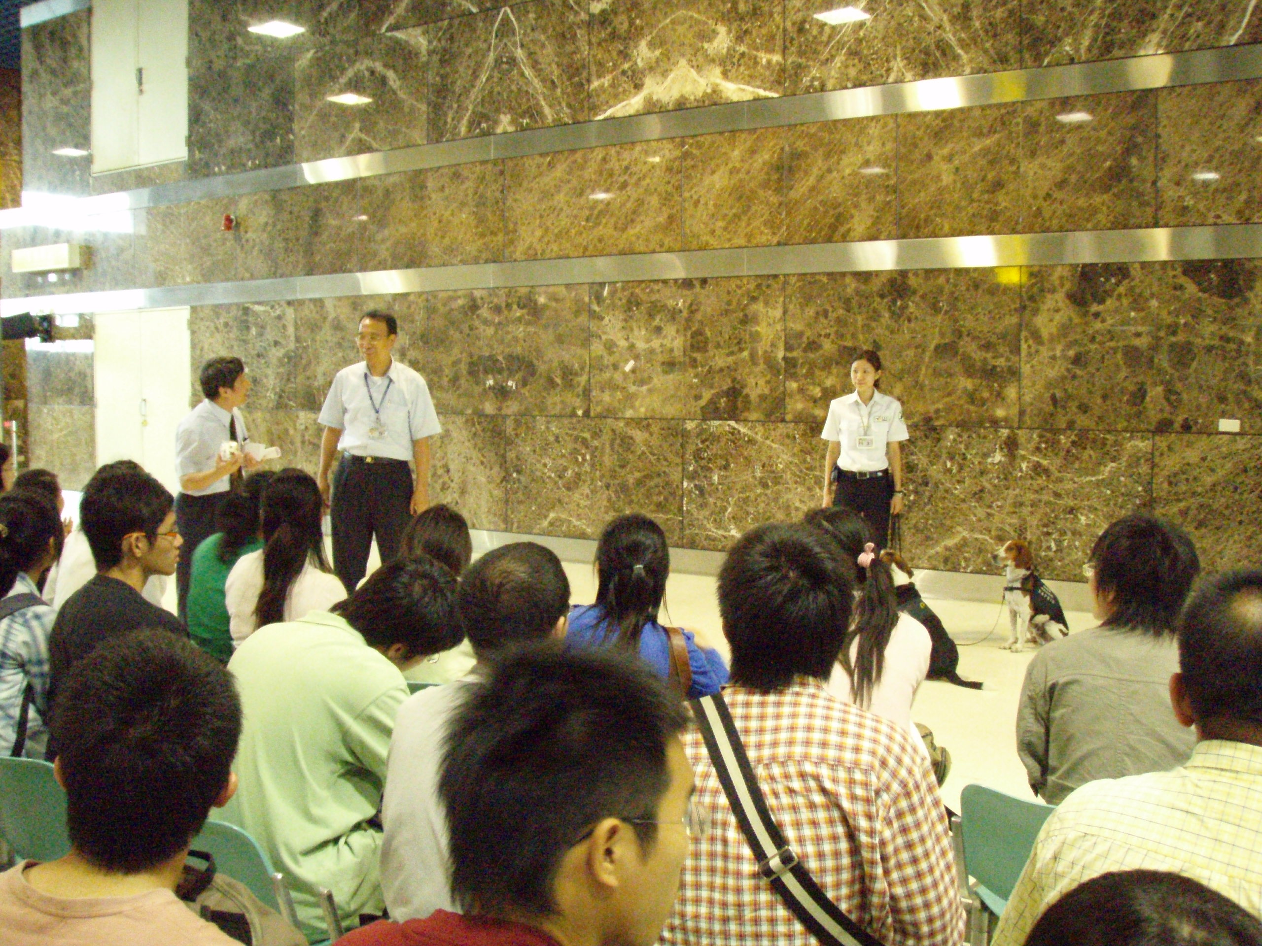 參觀高雄國際機場檢疫犬作業13.JPG