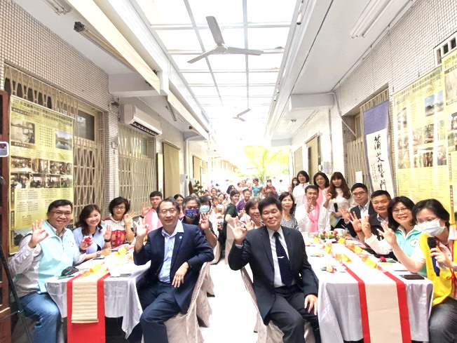 NCYU Vice President Chishih Chu, TTC President Wang Rong-Sheng, Legislator Wang Mei-Hui and other guests of honor attended the event of tea and poetry. The new immigrant mothers were invited to celebrate Mother’s Day in advance, and experience the traditional poem-reading custom of the Dragon Boat Festival. 