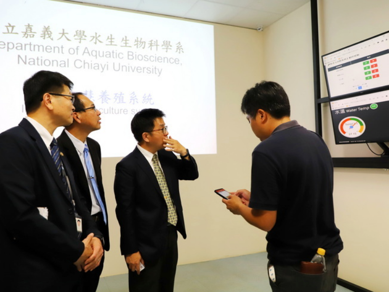  The Intelligent Aquaculture Training Center is equipped with a smart aquaculture system, which allows users to instantly access precise data, and control and collect data directly from the aquaculture sites with mobile devices. 