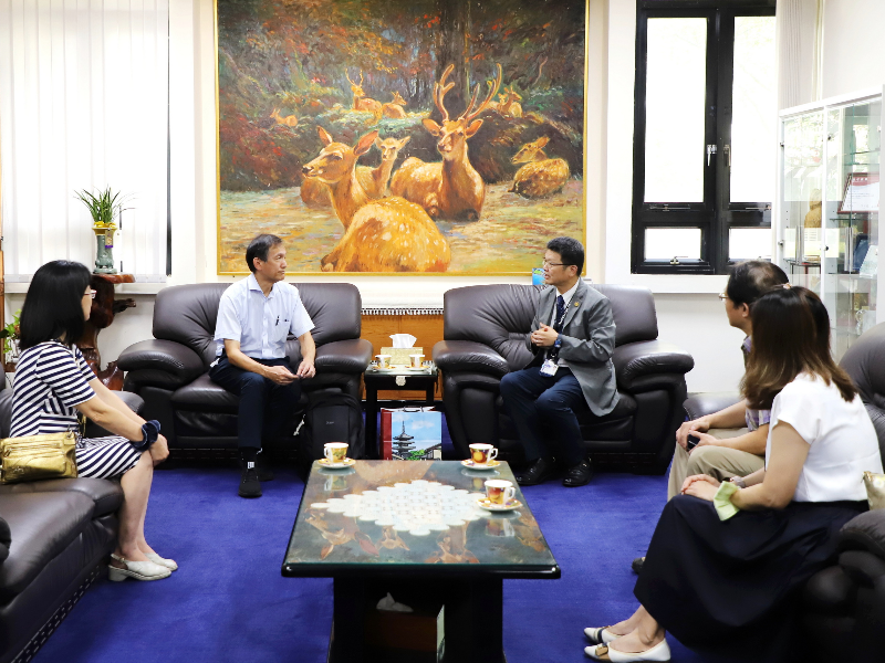 Masaki Nakanishi, Director of International Education, Setsunan University, Japan, discussed with NCYU’s teachers about sending students to study Chinese at the university. 