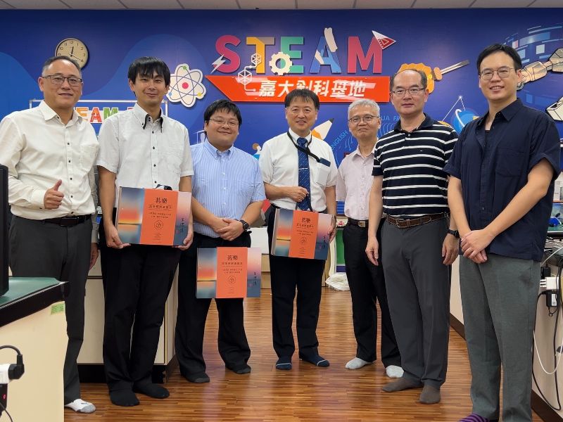 嘉大理工學院與石川高專教師交流合影。（照片由蘇炯武教授提供）